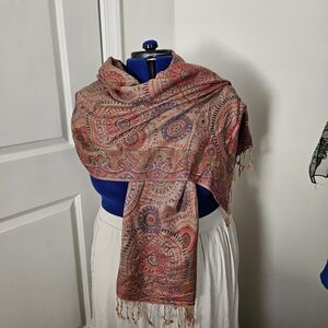 Circle Pattern Fringe Scarf In Shades Of Red Reddish Brown